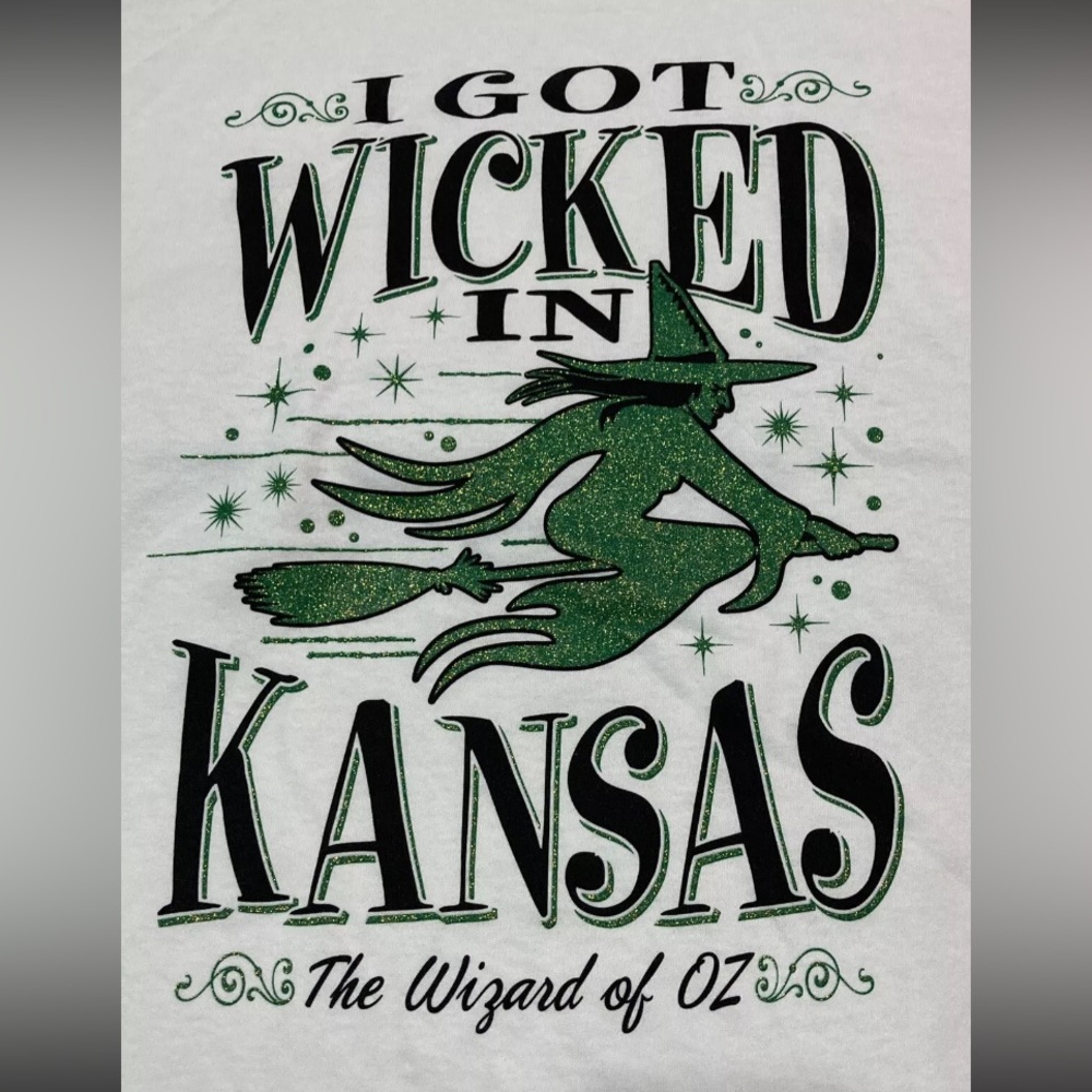 I GOT WICKED IN KANSAS unisex L Green Shimmer And Black on white NWOT 9727